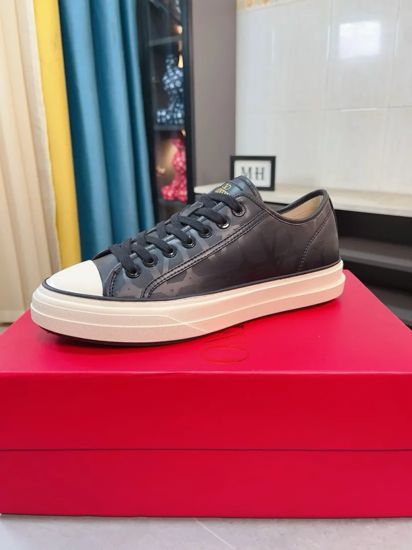 Men's shoes 💰500🌸🌸[Valentino] Couple model, official website 1:1 replica, fashionable casual men's shoes 🔜The upper is made of imported high-quality original special upper sheepskin lining, the upper foot is very stylish, personalized fashionable rubber wear-resistant outsole, size: 35-44 (45 can be customized)
